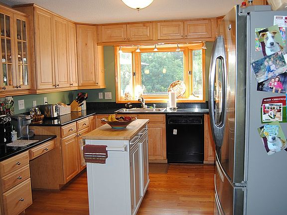 4th image of 3021 Southampton Cir