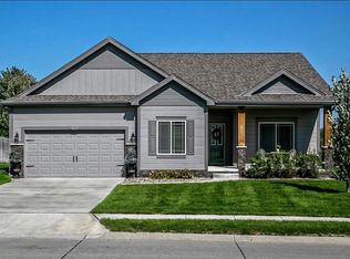 17214 Grand Ave, Omaha, NE 68116