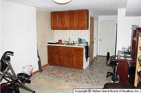 3rd image of 146 Elvin St