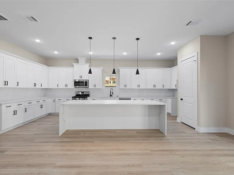 2618 Liguria Ln — Photo 8