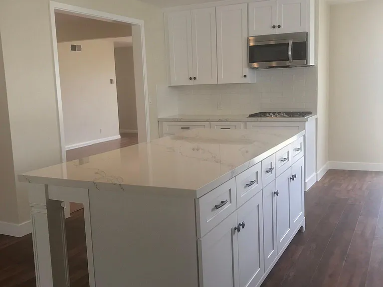 3319 Trumbull St — Photo 3