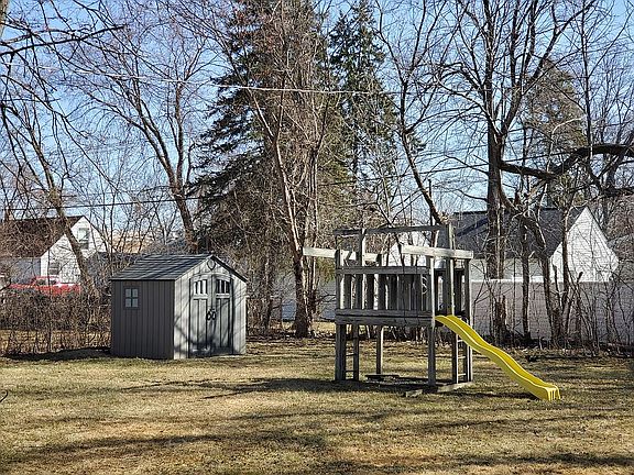 5th image of 28724 Selkirk St