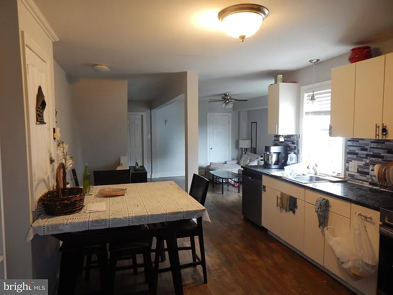 245 Noble St #2 — Photo 5