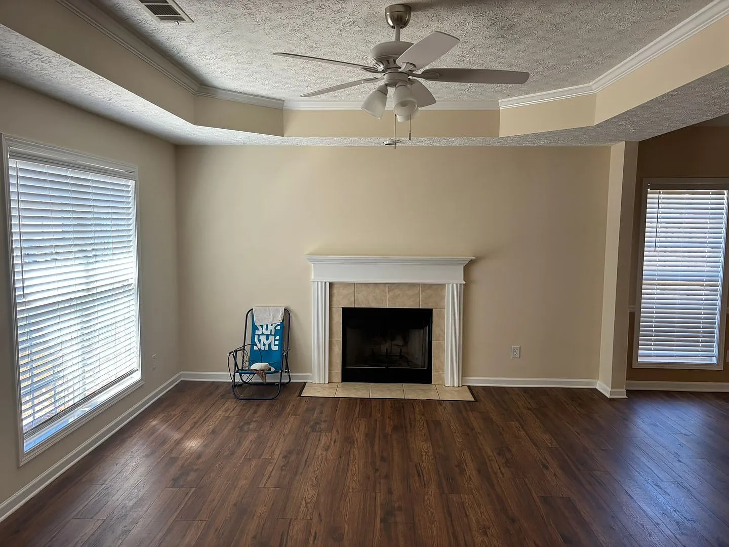Charming Home with 2-Car Garage, Fenced Yard & Modern Kitchen — Photo 3