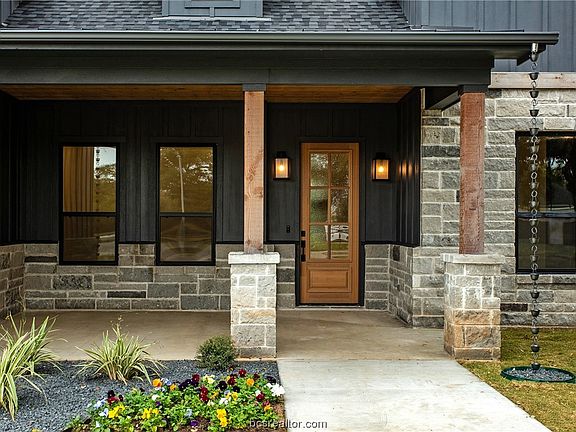 2nd image of 5489 Legend Oaks Ct