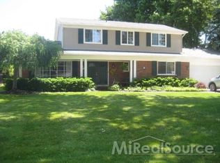 38496 Foxcroft St, Harrison Township, MI 48045