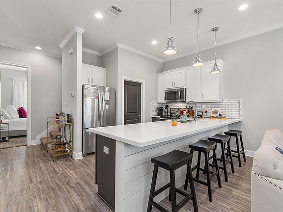 5th image of 304 Redmond Dr APT 403