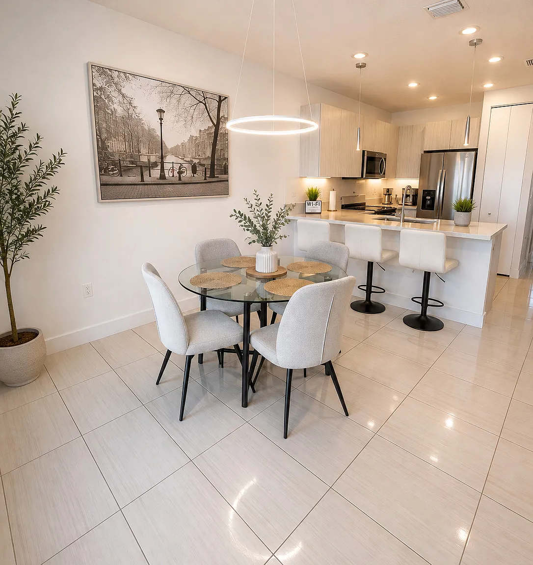3 bed, 1102 sqft, $3,490 — Photo 3