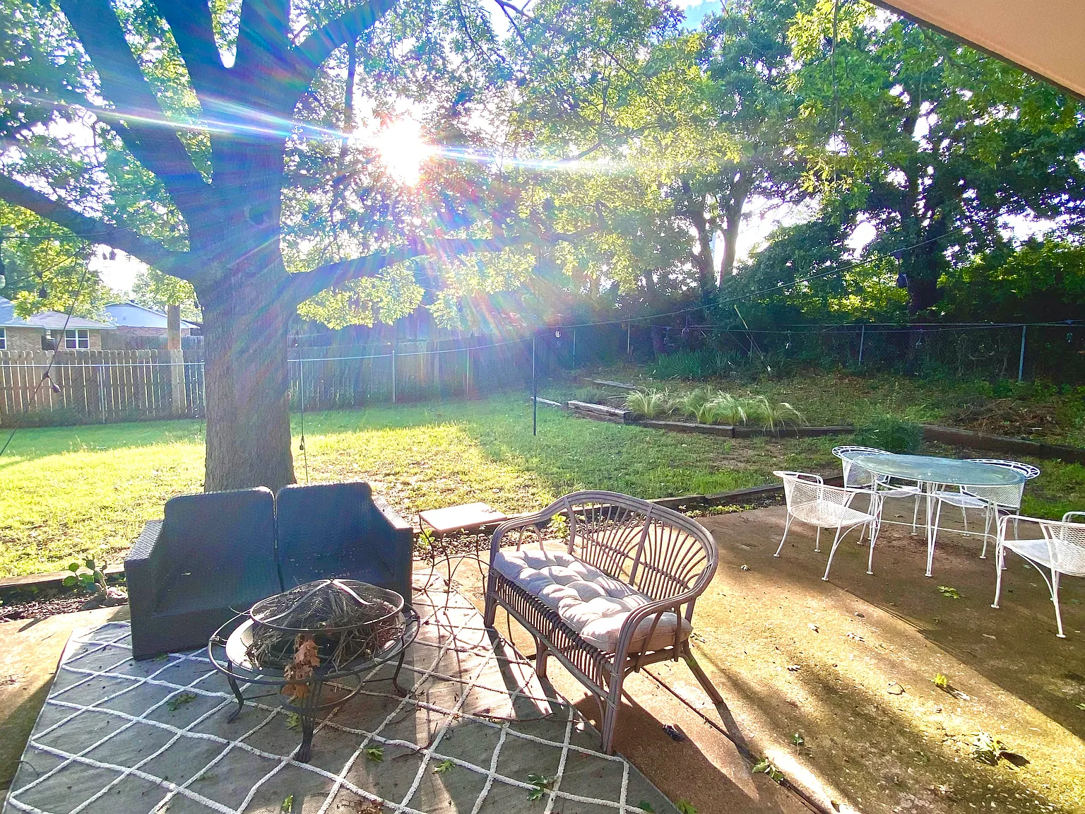 3 bed, 1193 sqft, $1,900 — Photo 1
