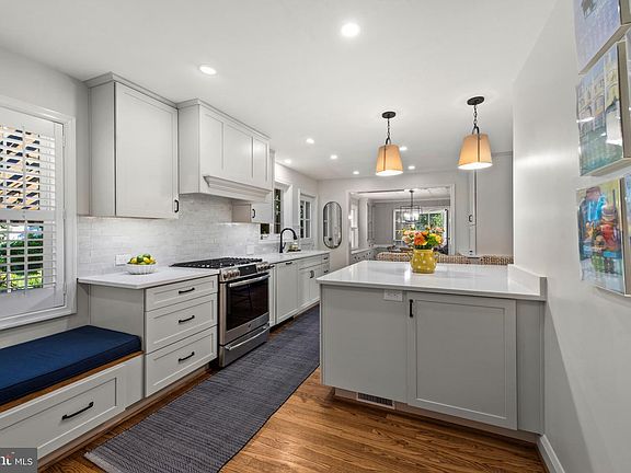 2nd image of 304 Cedarcroft Rd
