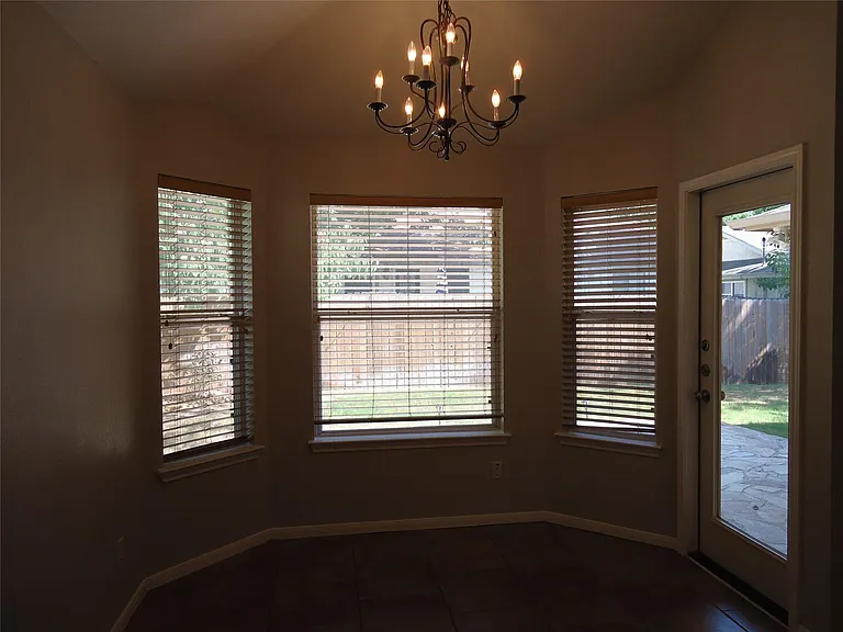 1404 Peachtree Valley Dr — Photo 5