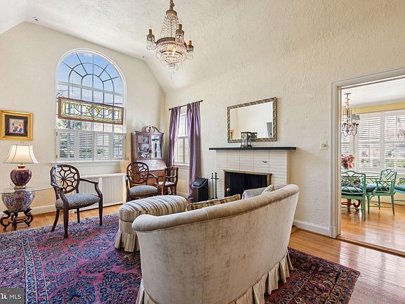 4th image of 9806 Connecticut Ave