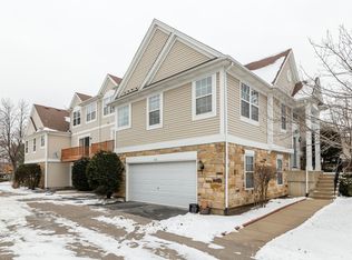 1613 Fox Run Dr, Arlington Heights, IL 60004