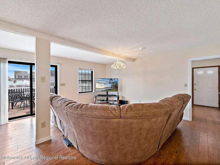 31 Peggy Ln — Photo 11