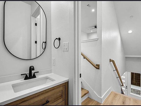 3rd image of 2203 Hondo Ave #104