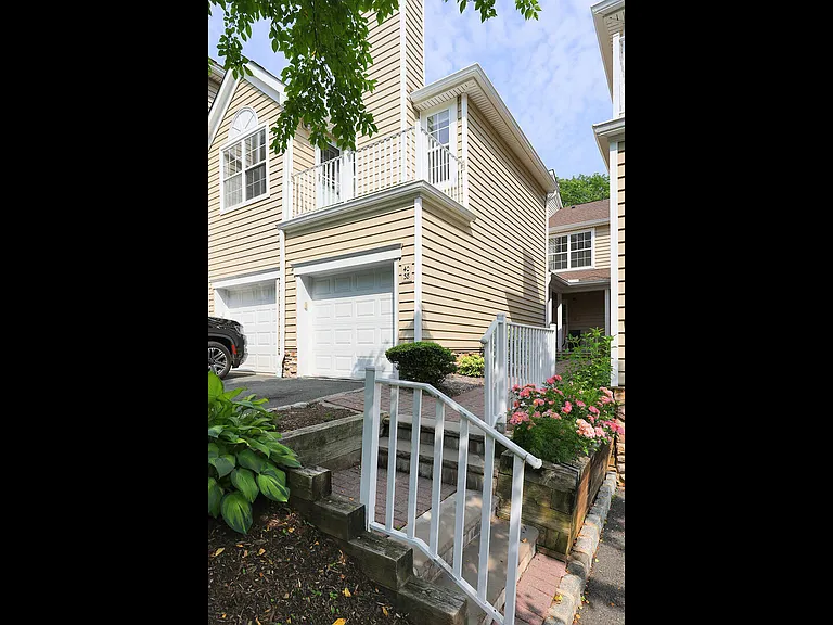 Front Right
of the Townhouse
