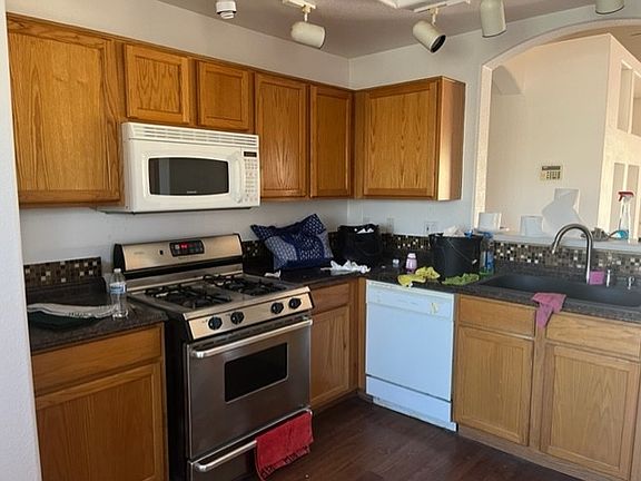 3rd image of 16133 W Grant St