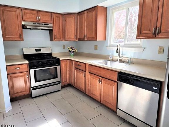 3rd image of 145 Picadilly Pl #145