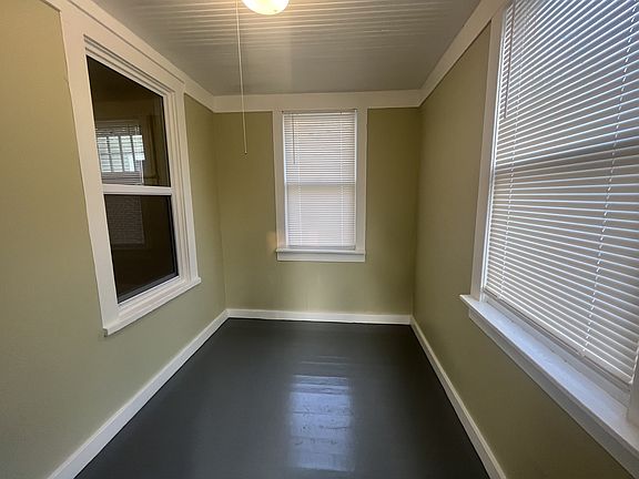 4th image of 925 Windsor Ave