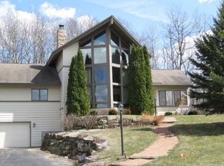 S7642 High Point Dr, Merrimac, WI 53561