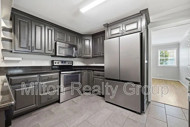 3 bed, 2.0 bath, 1832 sqft, $1,750 — Photo 1