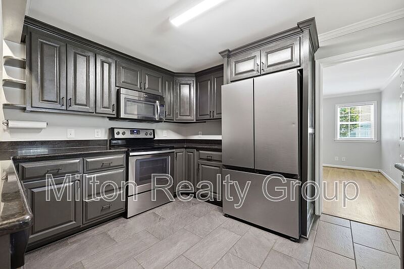 1st image of 301 N 9th St