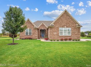 338 Daubony Dr, Brighton, MI