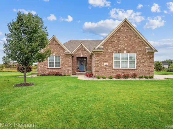 338 Daubony Dr, Brighton, MI 48114