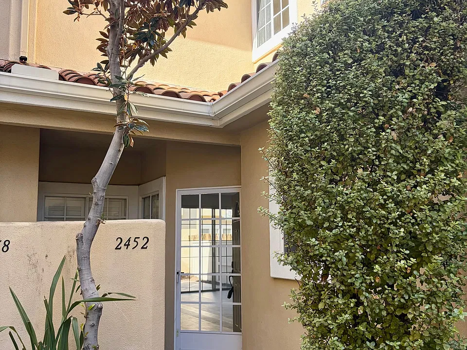 2452 Paseo Circulo