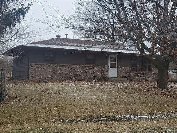 3rd image of 813 Iroquois Ave
