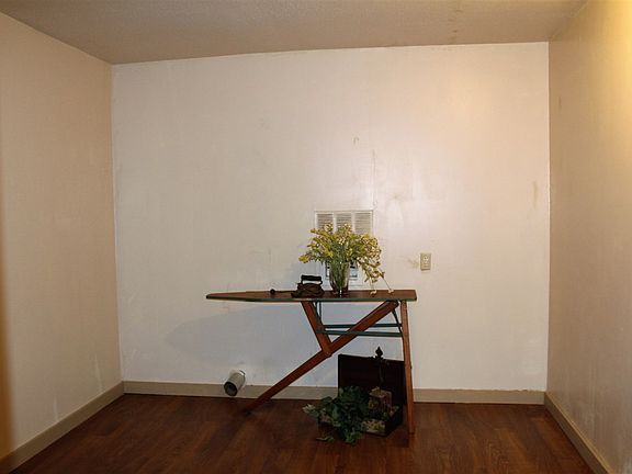 5th image of 1073 Briarwood Dr