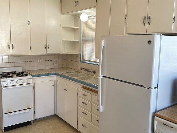 5th image of 2368 E Redondo Ave