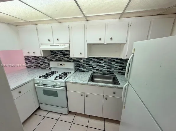 1300 W 47th Pl APT 216A, Hialeah, FL 33012