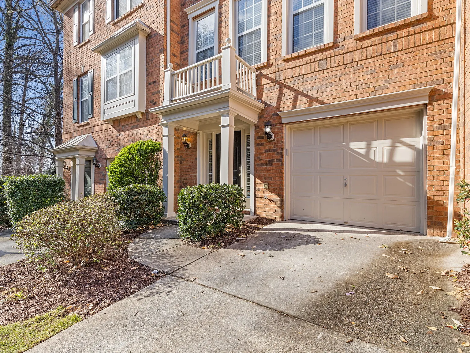 3 bed, 1963 sqft, $3,029 — Photo 2
