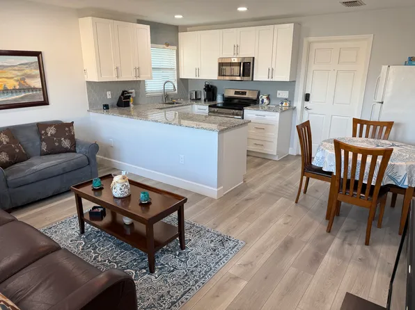 10 164th Ave APT 12, Redington Beach, FL 33708