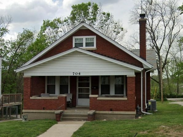 704 Broadway St