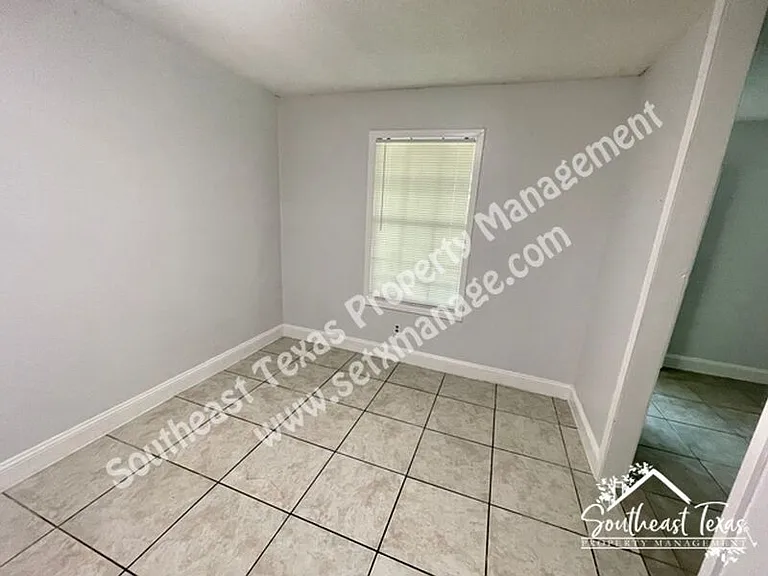 5108 10th St — Photo 3