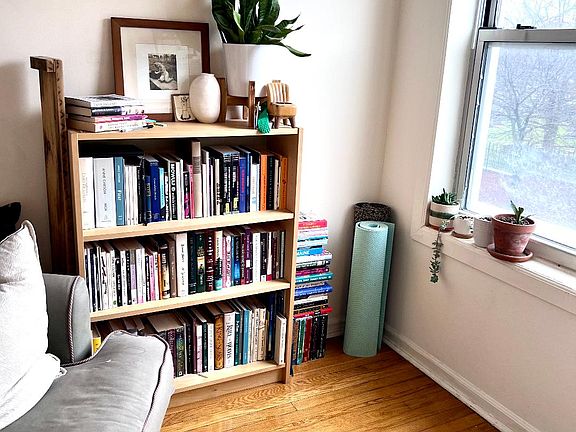 3rd image of 1318 W Montrose Ave #3