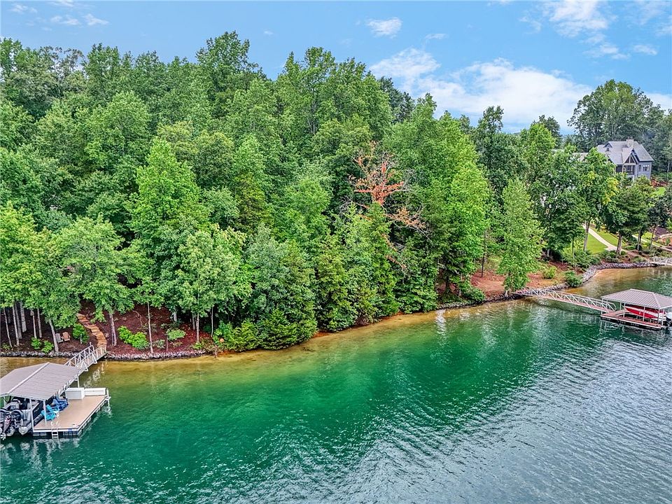 1st image of 752 Woods Edge Dr
