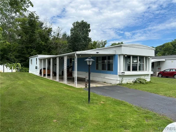 1029 Wish Cir, East Aurora, NY 14052