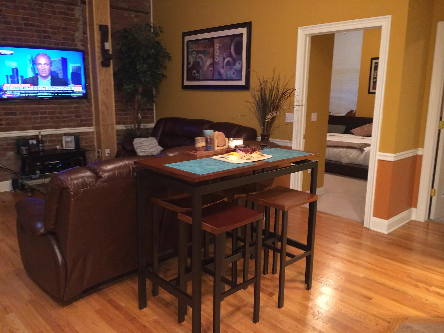 2 bed, 1100 sqft, $3,295 — Photo 2