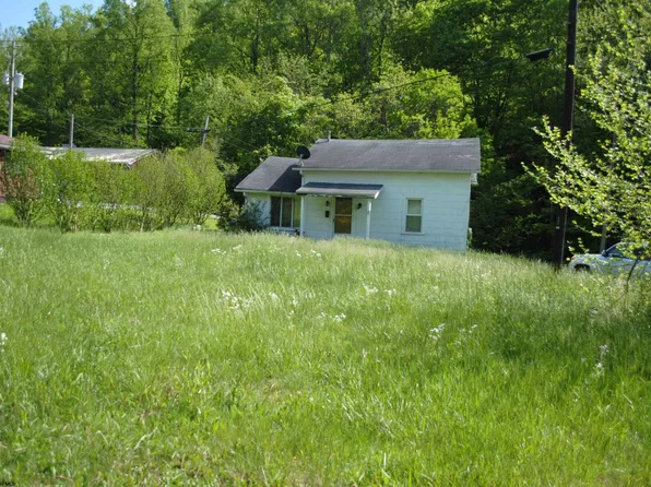 23 Neal St, Philippi, WV 26416