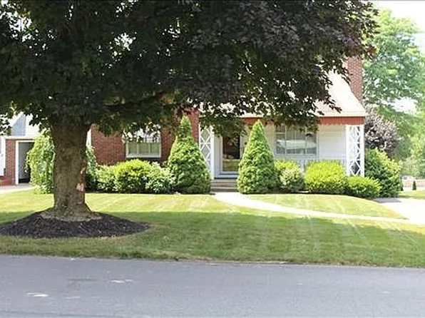 529 N Center St, Grove City, PA 16127