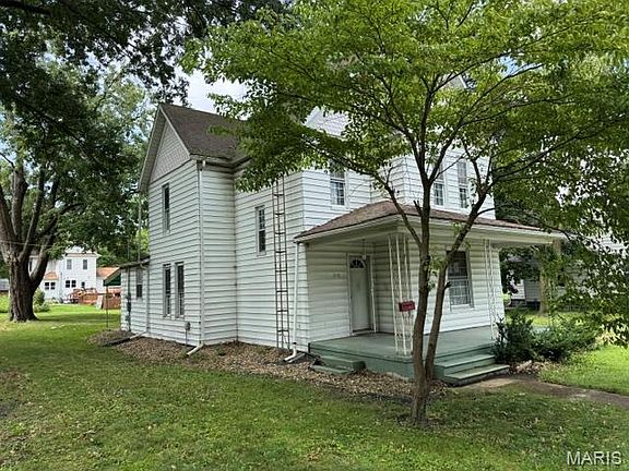 2nd image of 210 S Elm St