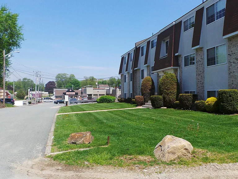 182 Chenango Ave #6 — Photo 6