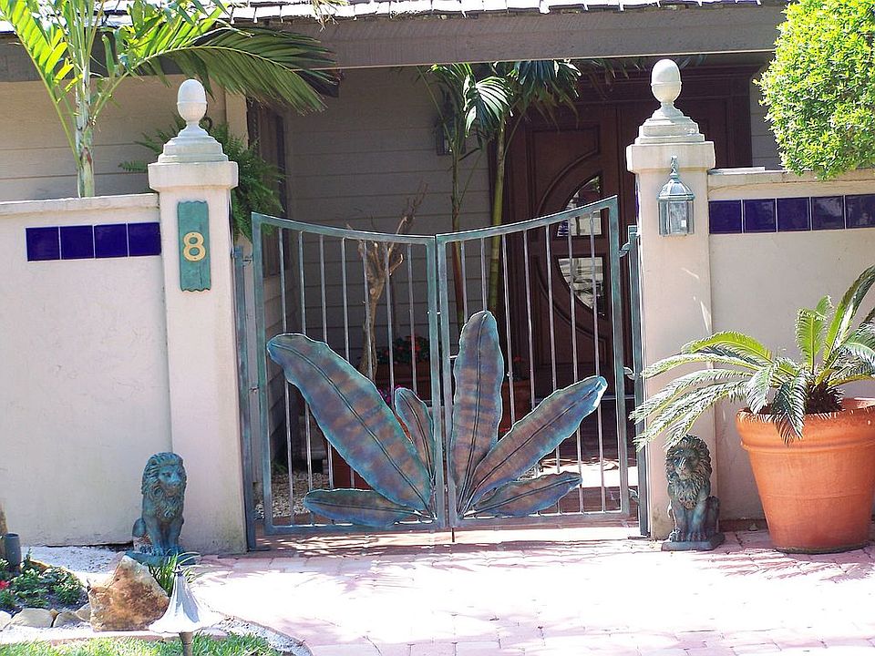2nd image of 8 Spy Glass Ln