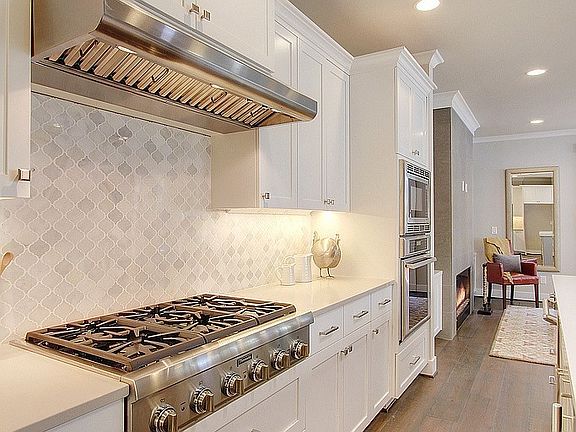4th image of 10232 NE 62nd St #B