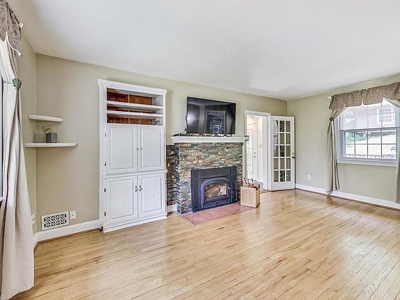 4th image of 2931 Faulkner Pl