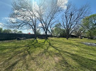 302 N Commercial St, Bells, TX 75414