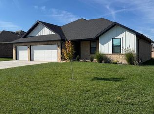 6029 S Canterbury Ln, Battlefield, MO 65619